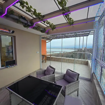 Seasky Smarthome-penthouse With Private Parking Апартаменты Бургас